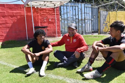 Sebastián Medina tiene una estrecha relación con los jugadores del primer plantel y con los juveniles.