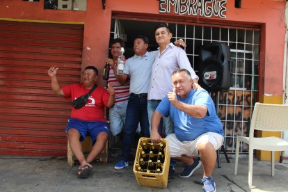 Feliz Día del Padre”, corearon Orlando Reyes, Lenin del Pozo, Marcos Medina y Alfredo Centeno en la Novena y Colón.