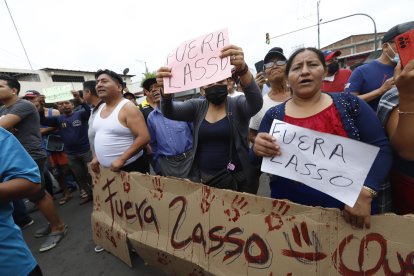 En el mercado municipal ubicado entre las calles Abel  Castillo y Gómez Rendón, sur del Puerto Principal, varias manifestantes se juntaron a protestar.