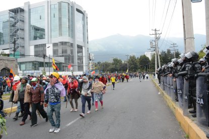 Las protestas podrían escalar a una violencia inusitada si no se buscan consensos, dicen analistas.