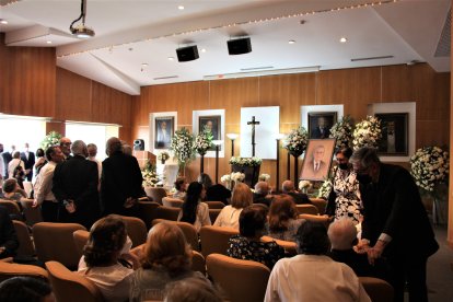 Hasta los salones de Gráficos Nacionales llegaron familiares amigos, empresarios, políticos y un gran número de colaboradores y excolaboradores suyos.