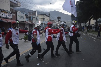 Los voluntarios llevan siempre la bandera izada y están debidamente identificados.