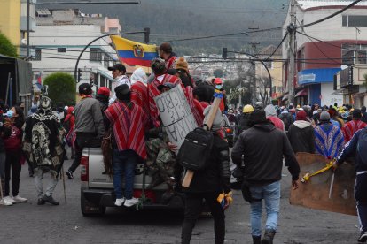La gente empezó a moverse tras el anuncio del uso progresivo de la fuerza.