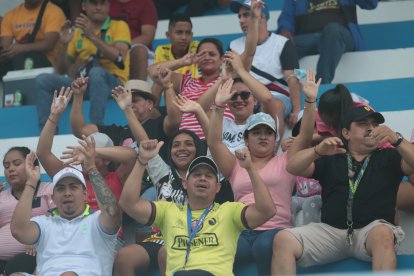 Buena cantidad de aficionados se hace presente en la Segunda categoría.