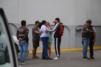 Familiares del fallecido llegaron al lugar del crimen. Lloraban desconsolados.