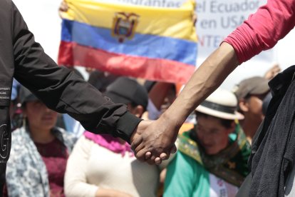 La movilización liderada por las mujeres llegó hasta el Seminario Mayor, donde se realizó el diálogo entre el Gobierno y la dirigencia indígena.