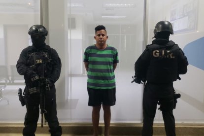 Los sospechosos del atentado sangriento fueron presentados por la Policía.