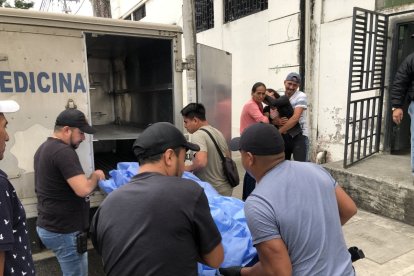 Los deudos creen que en el trayecto hubo una discusión entre la pareja.