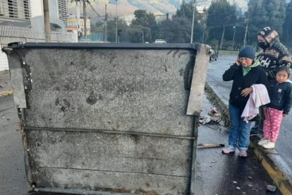 Al encontrar el puesto destrozado, la  salud de Martha se vio comprometida.