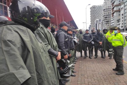 La Policía recorre el área para verificar si existen novedades.