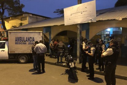 En medio del ataque, otra mujer resultó herida con un roce de bala en el abdomen.