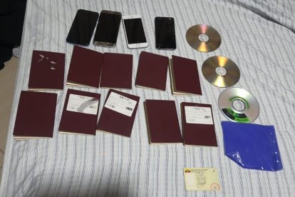 Los sospechosos falsificaban documentos.