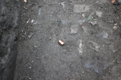 En el sitio aún podía verse el residuo de un proyectil.