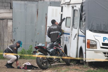 En el sector Nueva Prosperina, del noroeste de Guayaquil, ejecutaron disparos en contra de un vehículo policial.