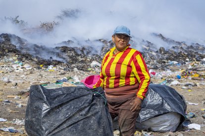 Guadalupe Cevallos dice que la necesidad lleva a muchas personas a  buscar entre la basura.