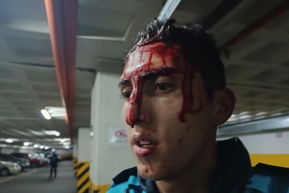 Uno de los agentes atacados.