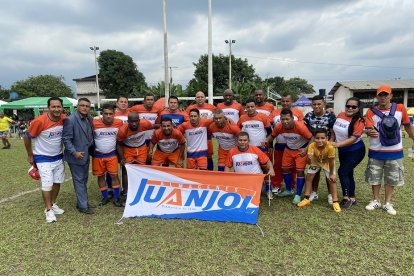 El elenco de Almacenes Juanjol se llevó el campeonato en el recinto Pueblo Nuevo.