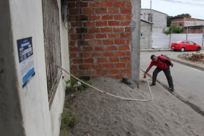 Aunque en ciertos sectores reciben el agua por horas y por días, las multas llegan por no pagar a tiempo.