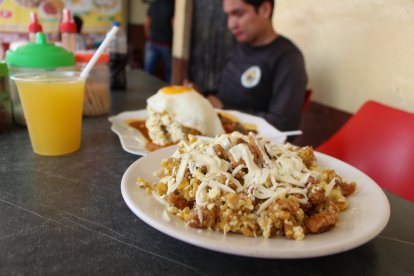 Los bolones los puedes pedir en combo, con bistec y huevo, o individuales