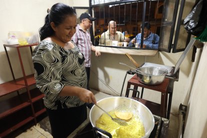 El aroma a café pasado en los alrededores de la ubicación de Carmen atrae a todos.
