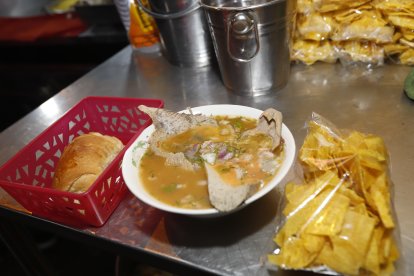 HUECAS NOCTURNAS, ENCEBOLLADO EN LA 38 Y GARCIA GOYENA, 07 DE JULIO DEL 2022- AMELIA ANDRADE Guayaquil-Ecuador Agencia (Ag-ecpreso)