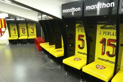 Los dos camerinos del estadio Monumental deberán tener las mismas condiciones y comodidades.