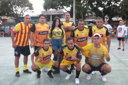 El equipo de amarillo es uno de los que siempre participa, sus jugadores son admirados y  entregan todo en la cancha. Es la parte del Ídolo en el sector de Guayaquil.