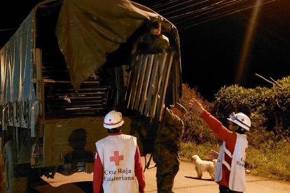 Las autoridades entregaron ayuda para los afectados de distintas zonas.