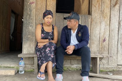 Jenifer Troya en su casa de La Cañada en Simón Bolívar, hablando con EXTRA sobre su problema.