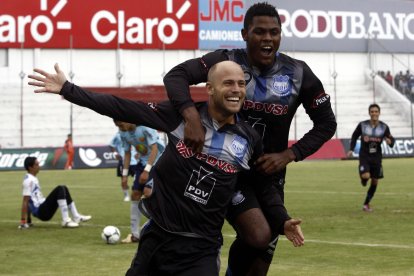 En 2012 el ecuatoriano Marlon de Jesús hizo dupla con el argentino Luciano Figueroa en Emelec.