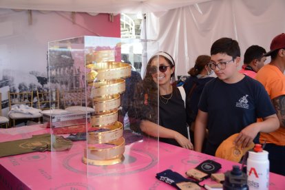 En la feria se exhibió el trofeo del Giro de Italia que ganó Richard Carapaz en 2019