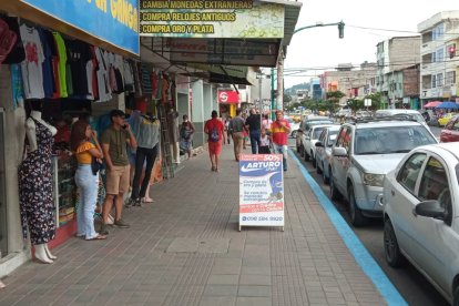 En el centro esmeraldeño, los comerciantes afirman que ya van varios locales los ‘choreados’.