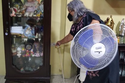 Cecilia trata de cuidar sus aparatos. También afirma que perdió la señal de wifi.