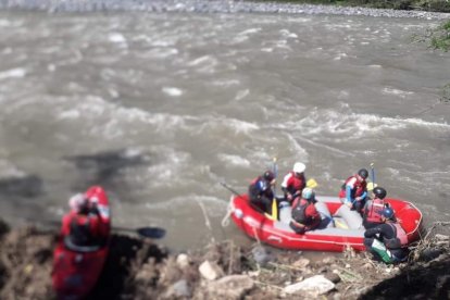Los bomberos de Baños y Mera se unieron a la búsqueda.