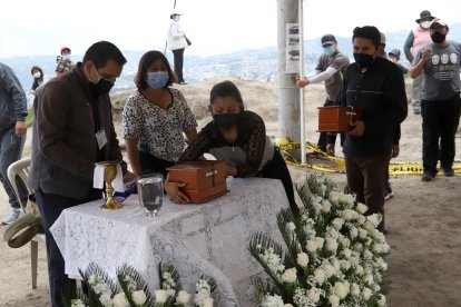 Familiares de los fallecidos los despidieron unos días después del aluvión.