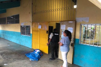 LA ‘huesuda’ rondaba a la patrona. El 15 de mayo Derly Carolina Figueroa Macías, de 31 años, modelo e influencer, fue asesinada a balazos cuando fue a ver a su primogénita a un plantel educativo, en la parroquia Barreiro.  Su conviviente, Carlos Morejón, alias Patacón, fue victimado hace             tres años.