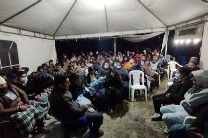 Mucha gente fue al velorio de Guevara.