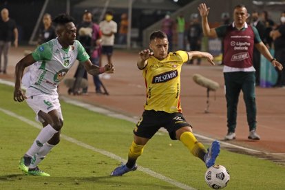 Emmanuel Martínez  empezó la temporada jugando como extremo por ambas bandas, pero se adueñó del puesto de enganche.