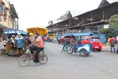Consumidores indicaron que nuestro personaje ‘para’ por el mercado, hasta allá fuimos y no la hallamos.