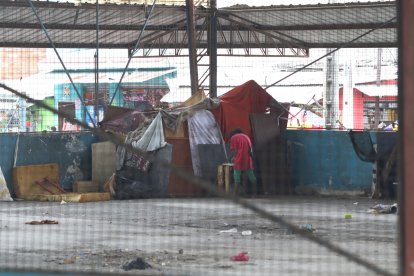 Cerca del centro de abastos hay un inmueble abandonado que se ha vuelto una guarida de ‘hacheritos’.