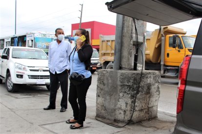 El padre y hermana de uno de los fallecidos acudieron al Laboratorio de Criminalística.