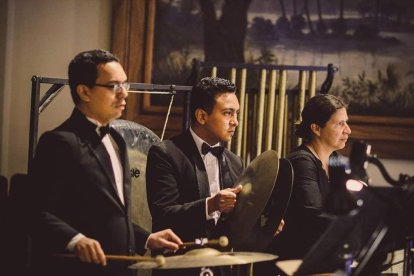 Vaca se unió a la Orquesta Sinfónica como refuerzo, en el 2004.