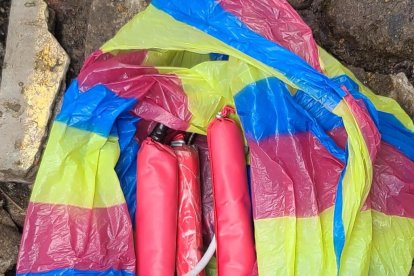 Estos son los tacos de dinamita encontrados en el sitio.