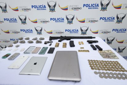 Las evidencias de lo hallado en la casa de Morado fueron mostradas en rueda de prensa.