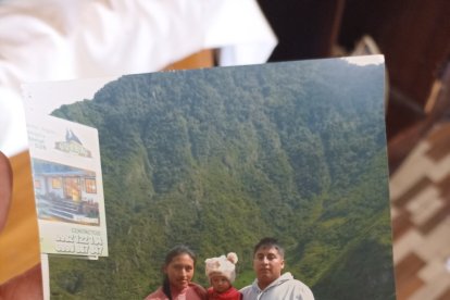 La foto que Nelly y su esposo Luis se tomaron con su niña, meses antes de decidir emigrar.