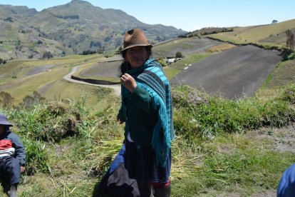 En muchos casos, los abuelos han quedado al cuidado de sus nietos.