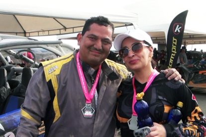 La pareja llegó a suelo riosense, específicamente al cantón Buena Fe, para realizar un evento de rally 4x4.