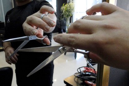 Fabri es experto con las tijeras.