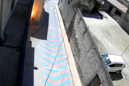 Una cámara captó el momento de la detonación.