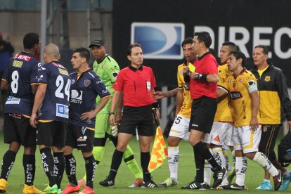 Vinicio Espinel dictaminó la expulsión de tres jugadores durante el duelo que se dio en 2014 entre Independiente del Valle y Barcelona.